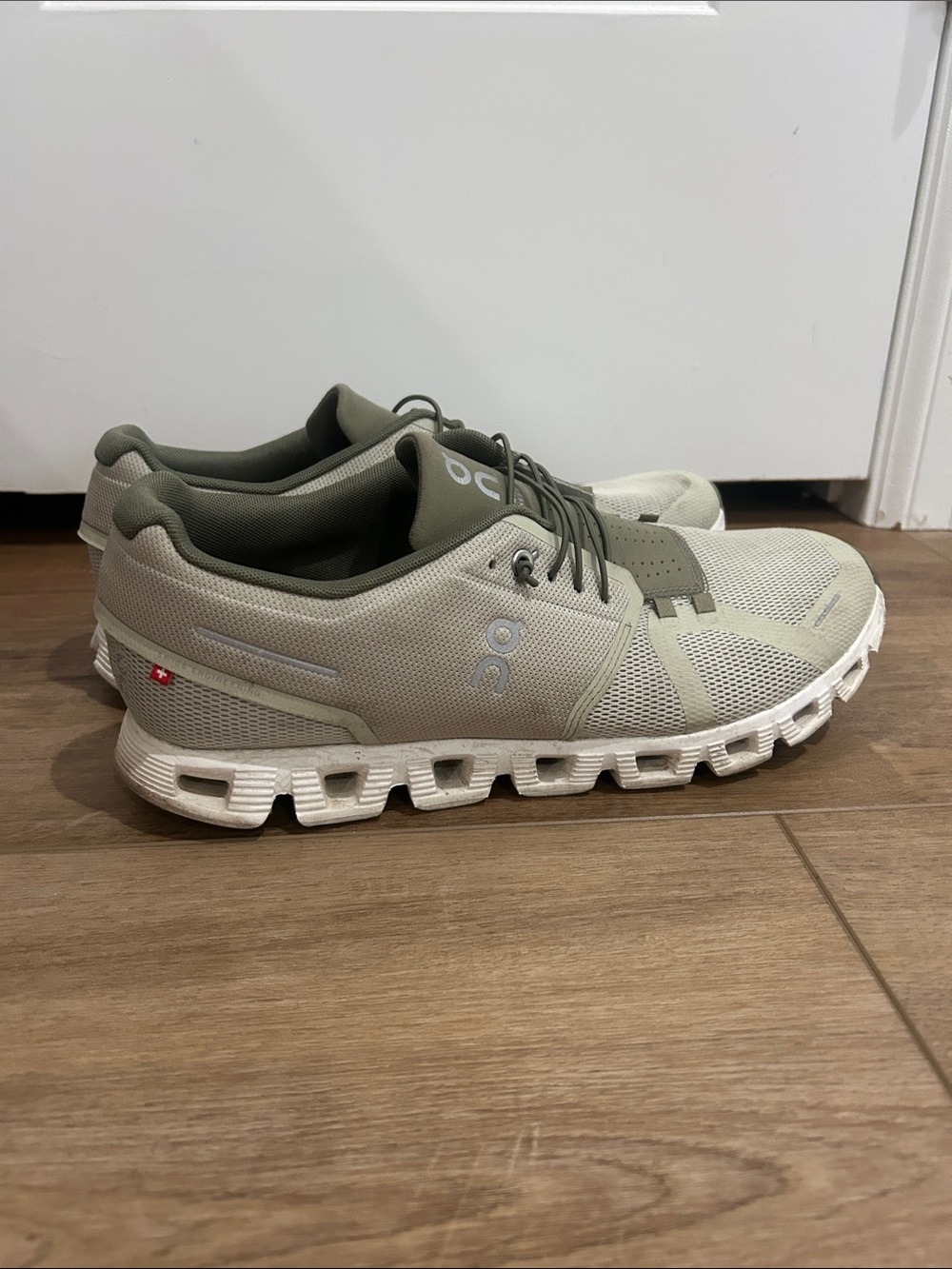 On Running Cloud Men’s Running Shoes in Sage and White